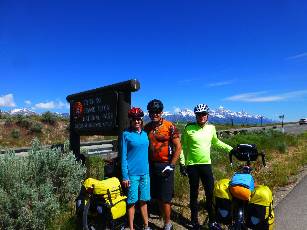 wjackson-bike-loop-2014-day1-4  Katie, Carl, Dave enter Teton NP.jpg (312050 bytes)